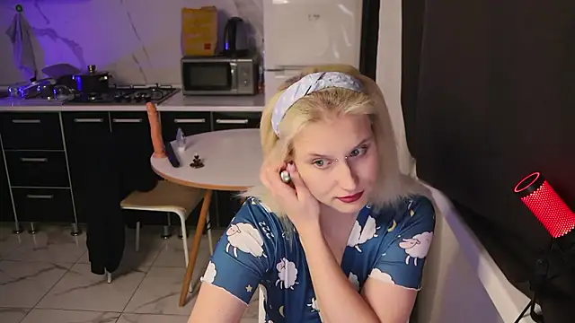 Snapshot of MertyXX chatting on February 7, 10:13 pm MertyXX online show from February 7, 10:13 pm