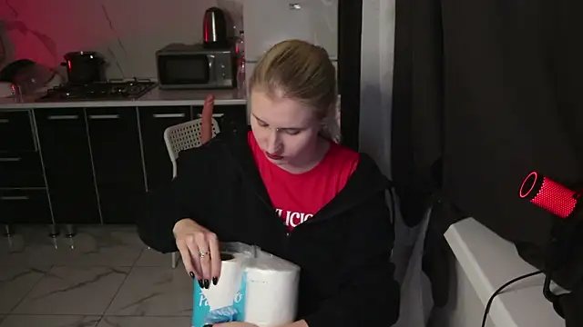 Snapshot of MertyXX chatting on February 21, 10:11 pm MertyXX online show from February 21, 10:11 pm