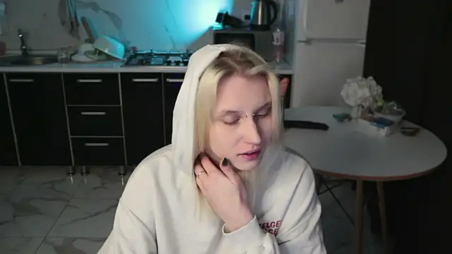 Snapshot of MertyXX chatting on February 28, 10:11 pm MertyXX online show from February 28, 10:11 pm