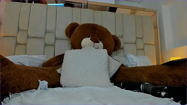 Snapshot of SheylaBakerr chatting on February 9, 2:40 pm SheylaBakerr online show from February 9, 2:40 pm