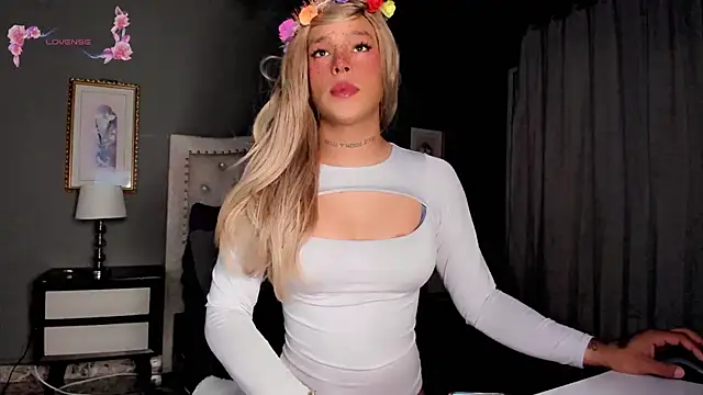 Snapshot of Ezraa1 chatting on January 14, 12:03 pm Ezraa1 online show from January 14, 12:03 pm