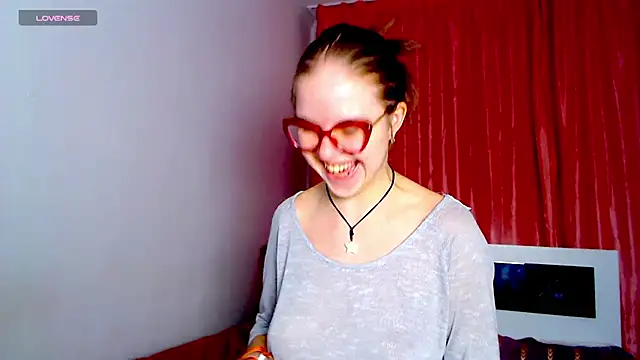 Sarah HS online show from December 9, 6:25 pm