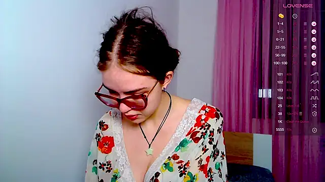 Sarah HS online show from March 4, 2:10 pm