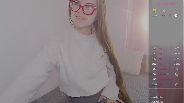 Sarah HS online show from March 22, 12:30 pm