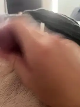 Snapshot of ad0813 chatting on October 4, 10:24 am ad0813 online show from October 4, 10:24 am