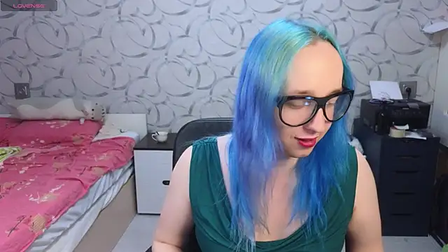 Snapshot of TheTrixy chatting on May 14, 7:26 am TheTrixy online show from May 14, 7:26 am