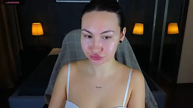 Snapshot of GIGI_BENNET chatting on January 4, 5:27 am GIGI BENNET online show from January 4, 5:27 am