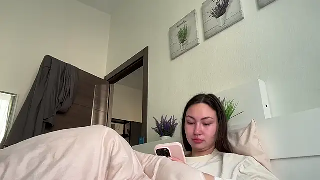 Snapshot of GIGI_BENNET chatting on October 1, 5:35 am GIGI BENNET online show from October 1, 5:35 am