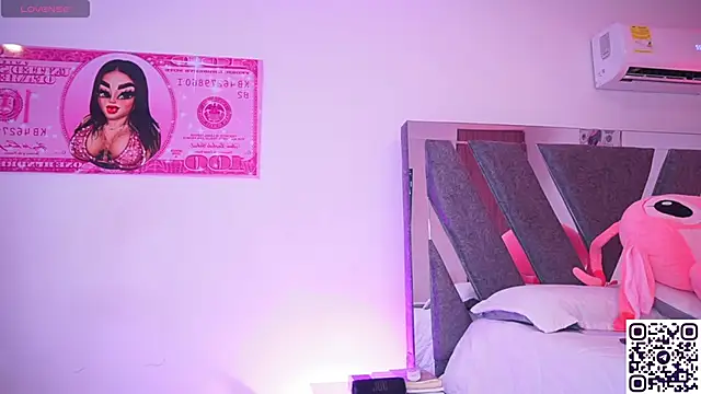 Snapshot of Caramelo_Exotic chatting on June 7, 4:49 am Caramelo Exotic online show from June 7, 4:49 am