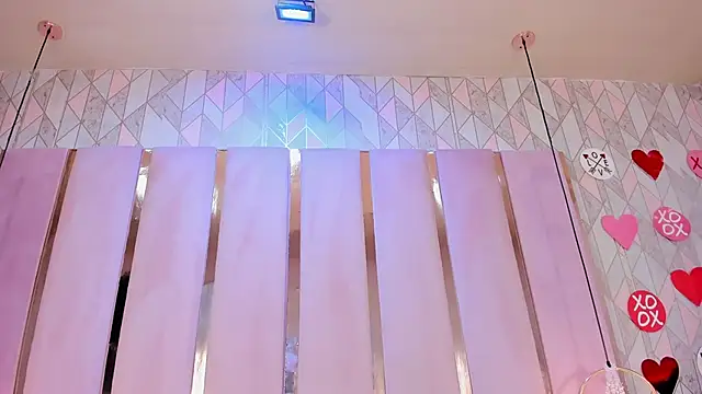 Snapshot of AlinaSweett chatting on February 15, 8:01 pm AlinaSweett online show from February 15, 8:01 pm