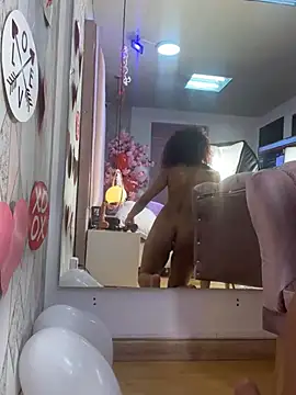 Snapshot of AlinaSweett chatting on February 18, 2:05 am AlinaSweett online show from February 18, 2:05 am