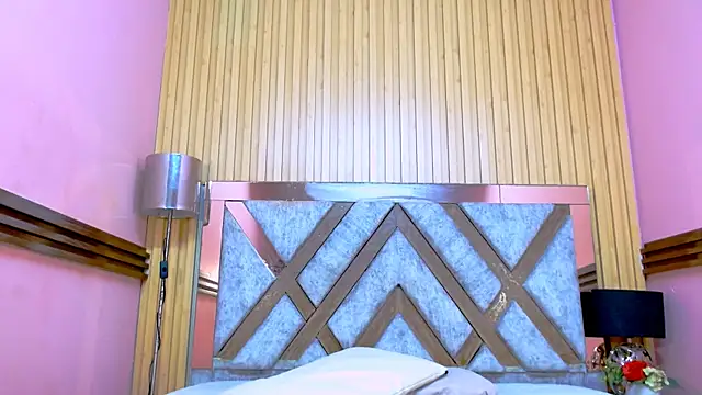 Nicole Ramires online show from April 17, 3:59 pm