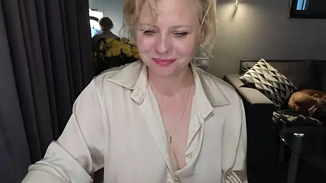 Snapshot of Gray_swann chatting on February 19, 12:44 pm Gray swann online show from February 19, 12:44 pm