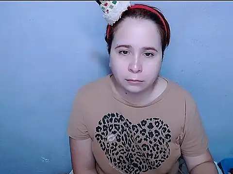 Snapshot of SubLayla01 chatting on April 28, 11:48 am SubLayla01 online show from April 28, 11:48 am
