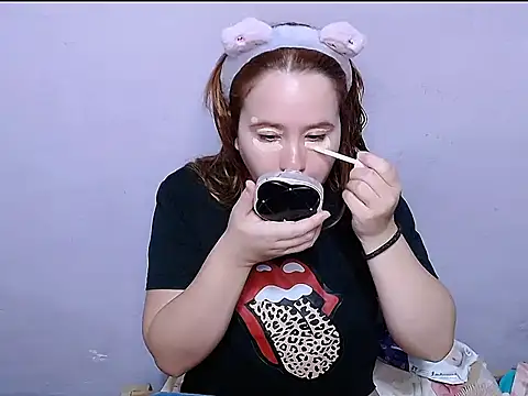 Snapshot of SubLayla01 chatting on May 1, 6:23 pm SubLayla01 online show from May 1, 6:23 pm