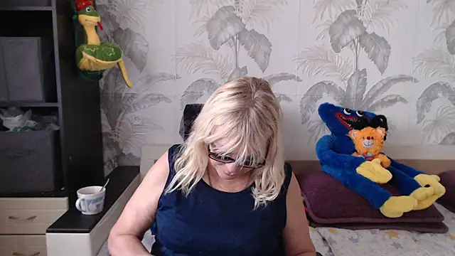 CamDiva113 online show from March 20, 8:42 am