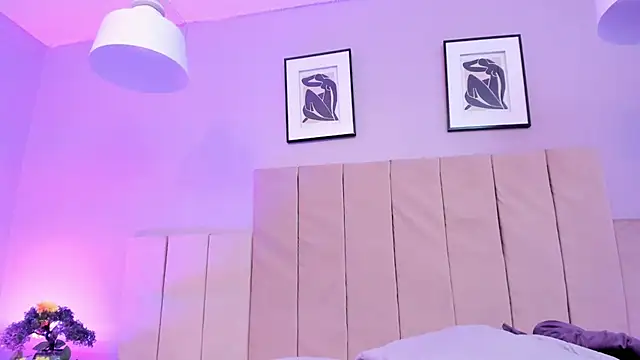 April bowie online show from February 7, 9:37 pm