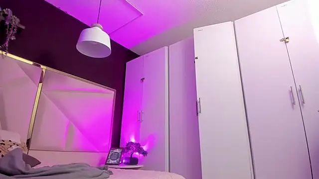 April bowie online show from September 30, 12:21 pm