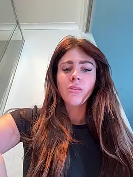 aus queen online show from December 2, 11:00 pm