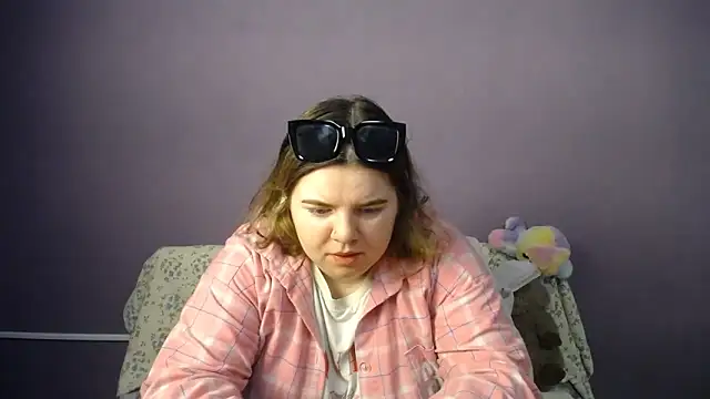so shy online show from June 1, 6:15 am