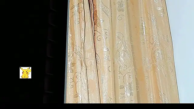 Snapshot of honey_skin chatting on December 23, 4:22 am honey skin online show from December 23, 4:22 am