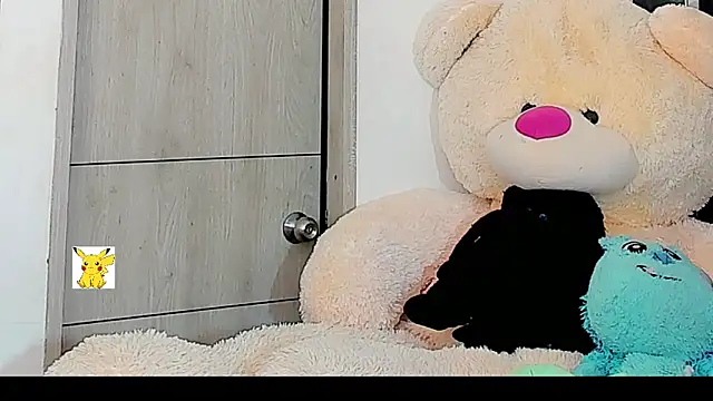 Snapshot of honey_skin chatting on January 12, 3:46 pm honey skin online show from January 12, 3:46 pm