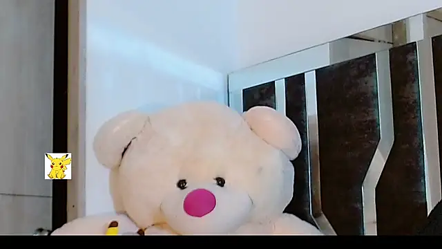 Snapshot of honey_skin chatting on February 4, 10:13 pm honey skin online show from February 4, 10:13 pm