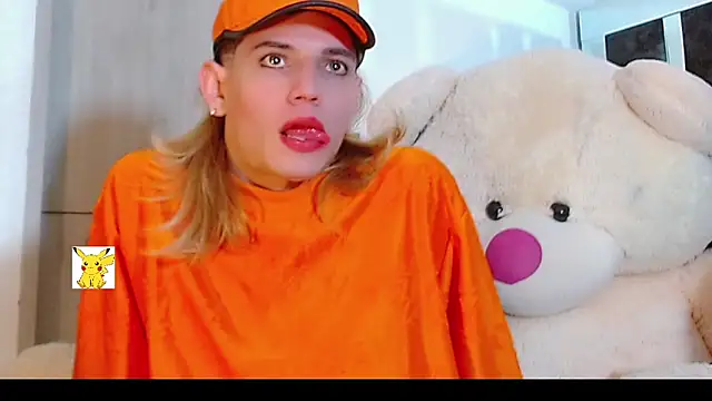 Snapshot of honey_skin chatting on February 6, 3:27 am honey skin online show from February 6, 3:27 am