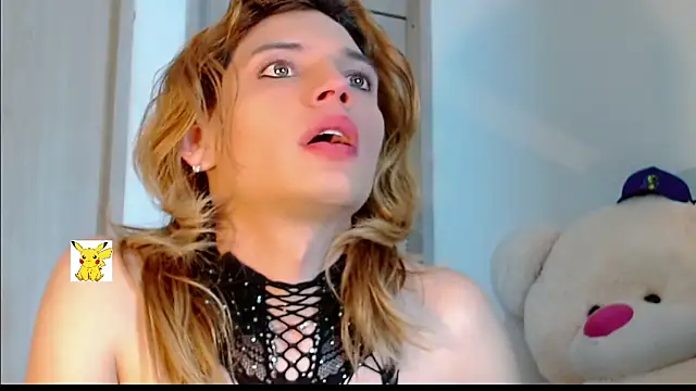 Snapshot of honey_skin chatting on March 2, 1:36 am honey skin online show from March 2, 1:36 am