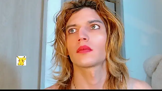 Snapshot of honey_skin chatting on March 3, 9:22 am honey skin online show from March 3, 9:22 am