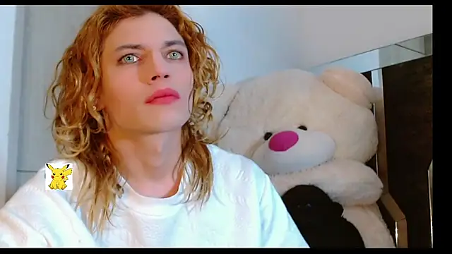 Snapshot of honey_skin chatting on March 20, 2:21 pm honey skin online show from March 20, 2:21 pm