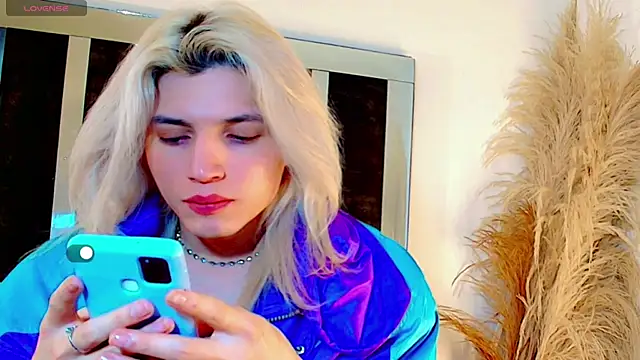 honey skin online show from April 14, 5:52 pm