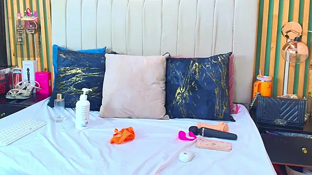 katlyn martins online show from March 13, 7:17 pm