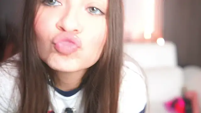 Snapshot of katlyn_martins chatting on April 27, 6:50 pm katlyn martins online show from April 27, 6:50 pm