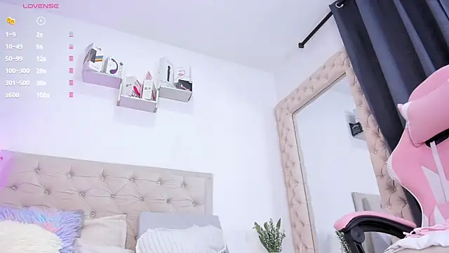 lorennahernandez01 online show from October 9, 11:30 am