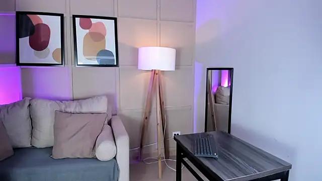 helenaduque  online show from April 10, 10:53 am