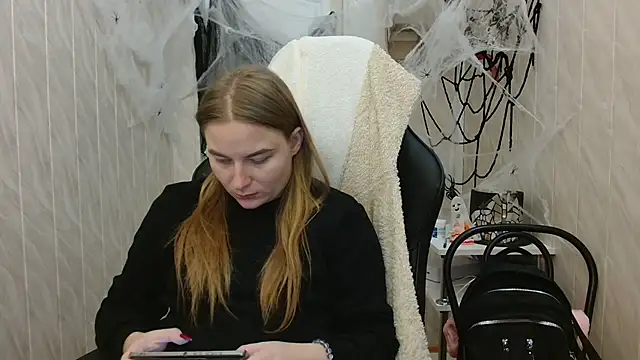 Snapshot of ElenaMaeer chatting on October 28, 11:36 am ElenaMaeer online show from October 28, 11:36 am