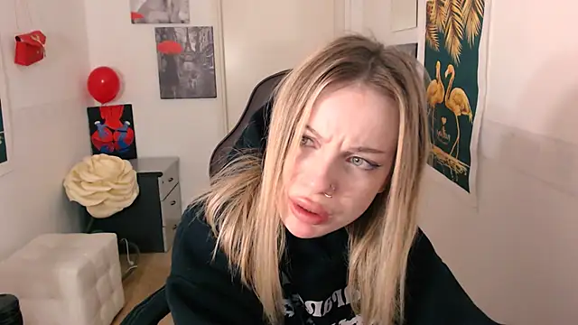 HeyDoraa online show from December 4, 1:42 pm