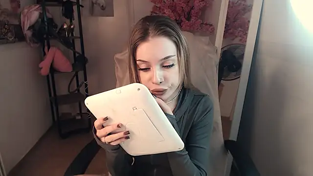 HeyDoraa online show from February 23, 6:34 pm