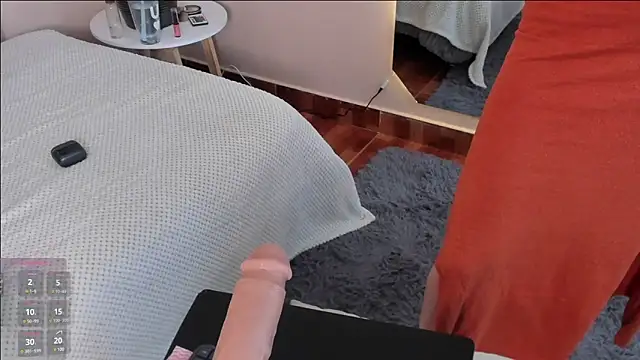 angieebaezz online show from December 13, 1:44 pm