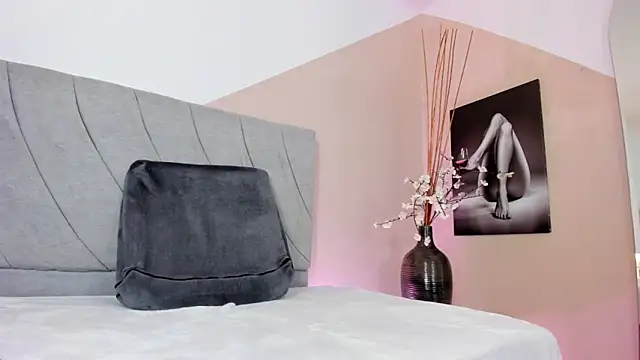 angieebaezz online show from March 12, 12:36 pm