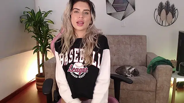 Snapshot of Mayli-x chatting on February 11, 4:44 am Mayli-x online show from February 11, 4:44 am