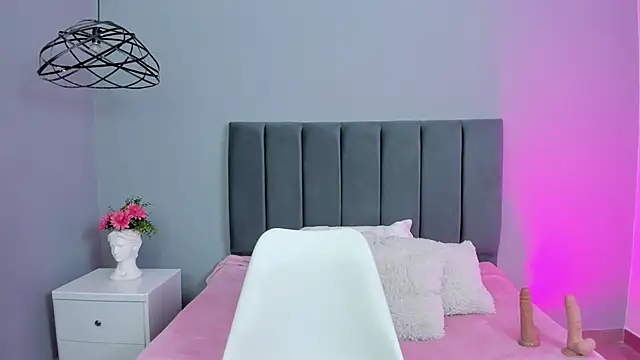 ScarletGV online show from March 8, 4:50 pm