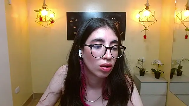 Snapshot of LenaRoses chatting on March 2, 2:51 am LenaRoses online show from March 2, 2:51 am