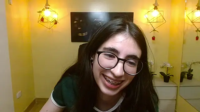 Snapshot of LenaRoses chatting on March 5, 12:38 am LenaRoses online show from March 5, 12:38 am