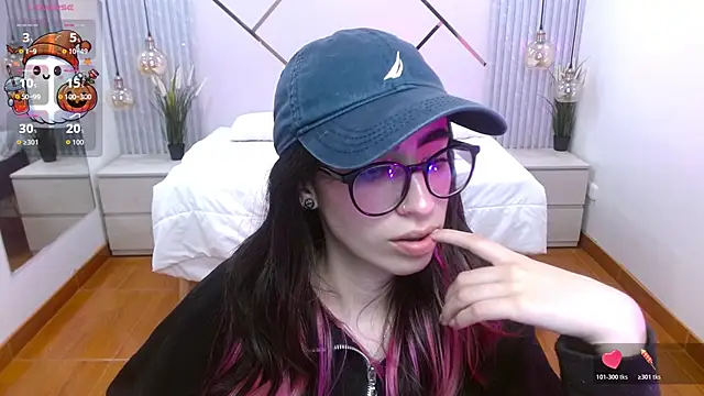 Snapshot of LenaRoses chatting on October 18, 8:42 pm LenaRoses online show from October 18, 8:42 pm