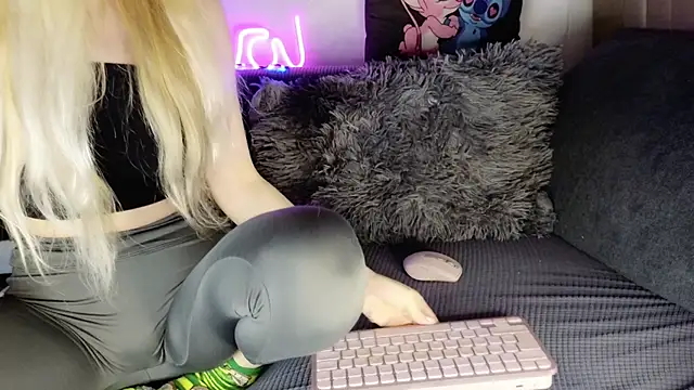 nicollewetpussy online show from February 1, 10:55 pm