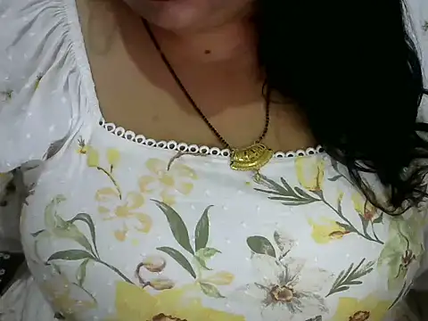 Snapshot of dramebaz_queen chatting on May 4, 6:48 pm dramebaz queen online show from May 4, 6:48 pm