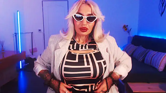 beauty chl0e online show from December 7, 8:49 pm