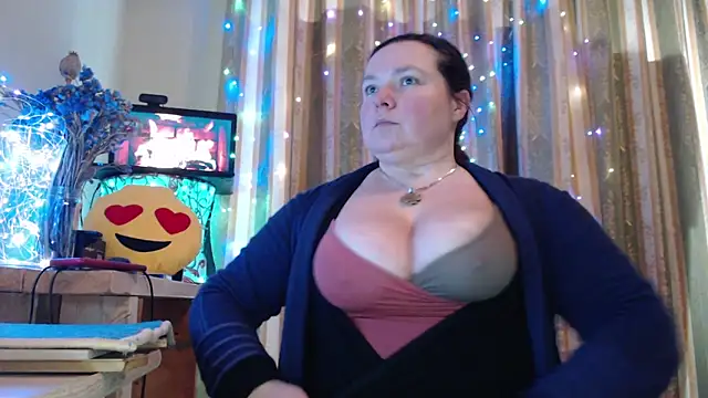 amorelara online show from February 11, 2:55 pm